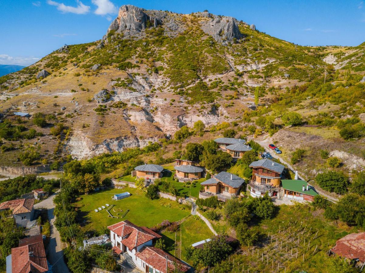 Ilindentsi Eco Village Under The Cliffs מראה חיצוני תמונה