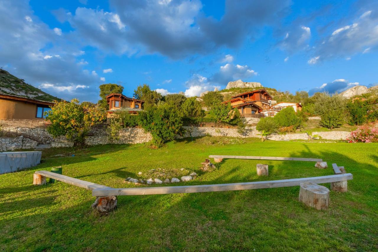 Ilindentsi Eco Village Under The Cliffs מראה חיצוני תמונה