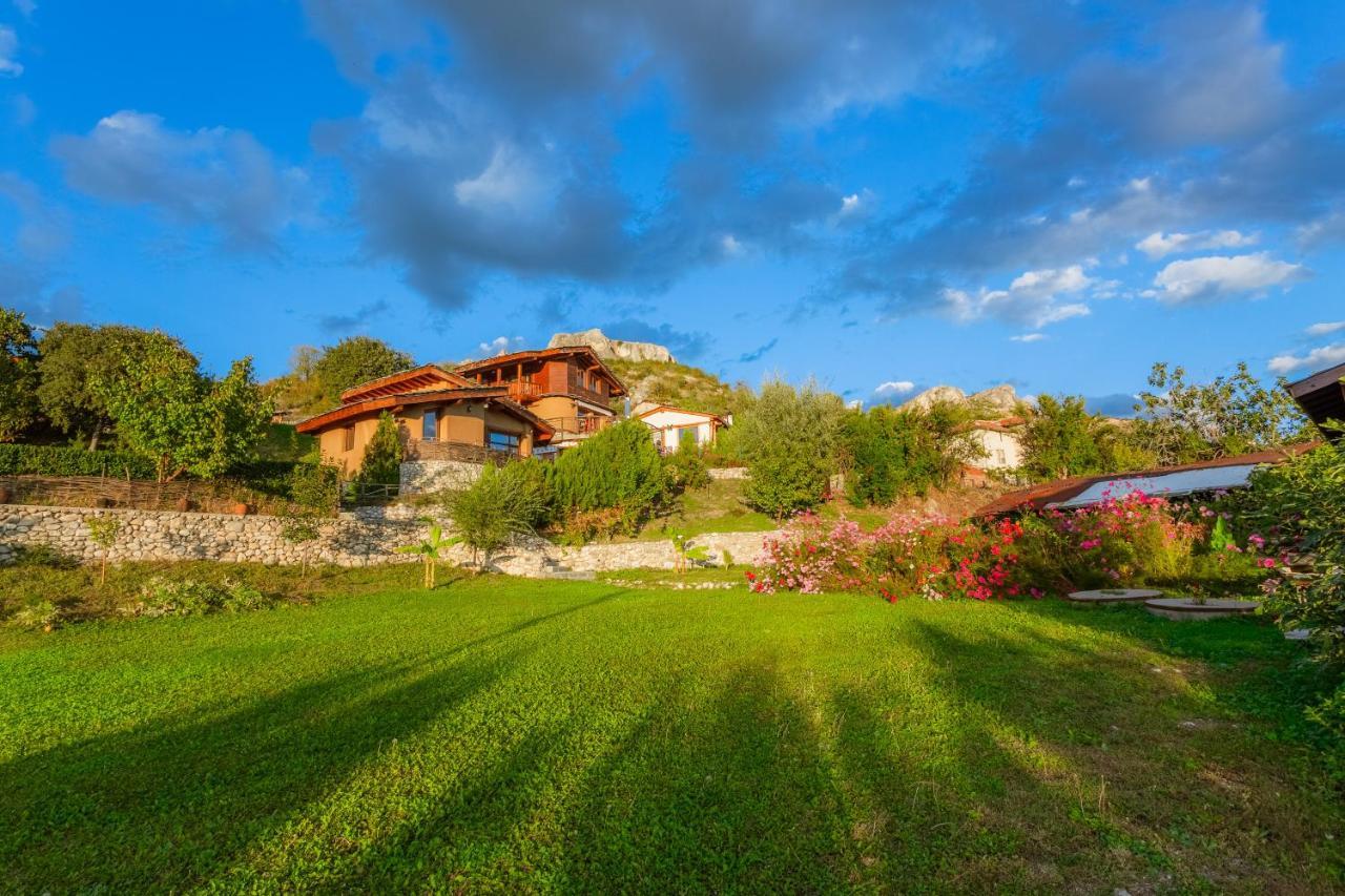 Ilindentsi Eco Village Under The Cliffs מראה חיצוני תמונה