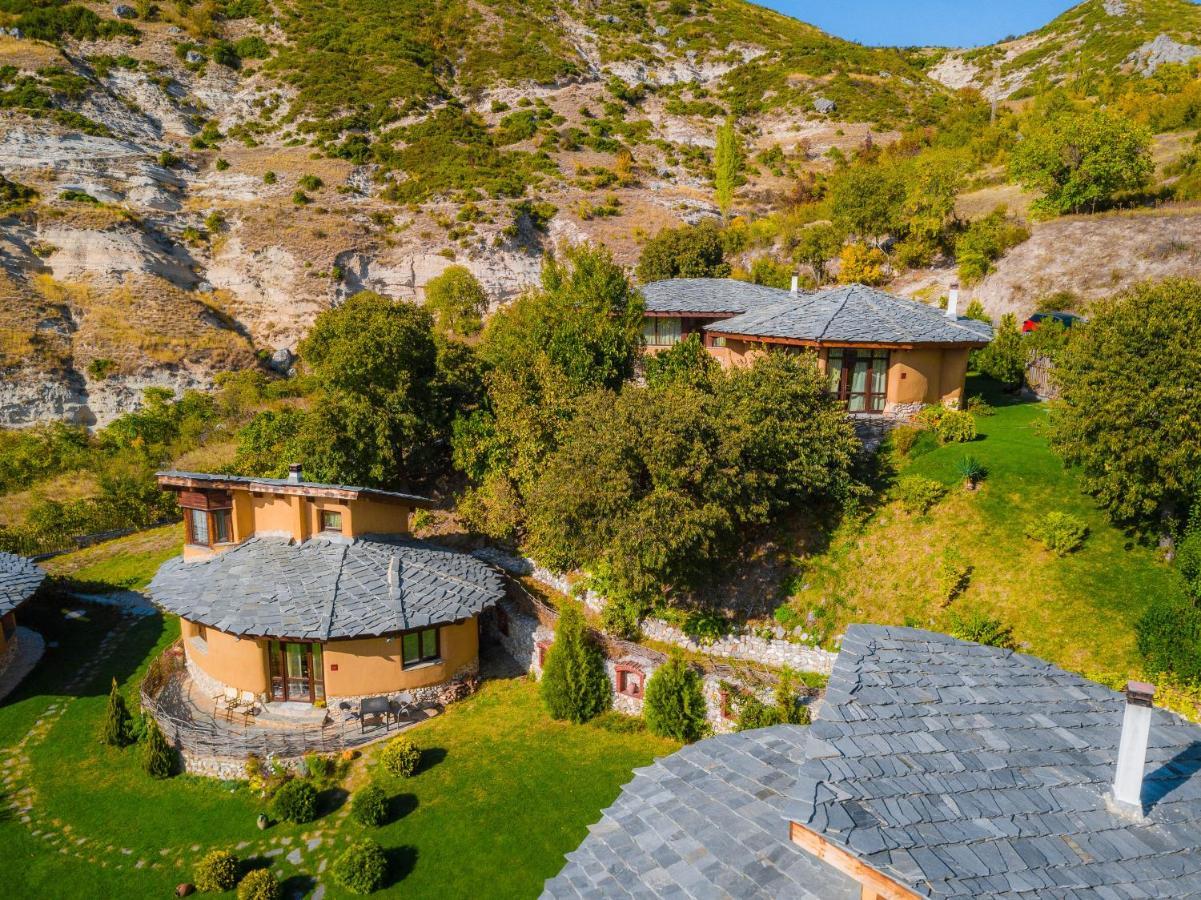 Ilindentsi Eco Village Under The Cliffs מראה חיצוני תמונה