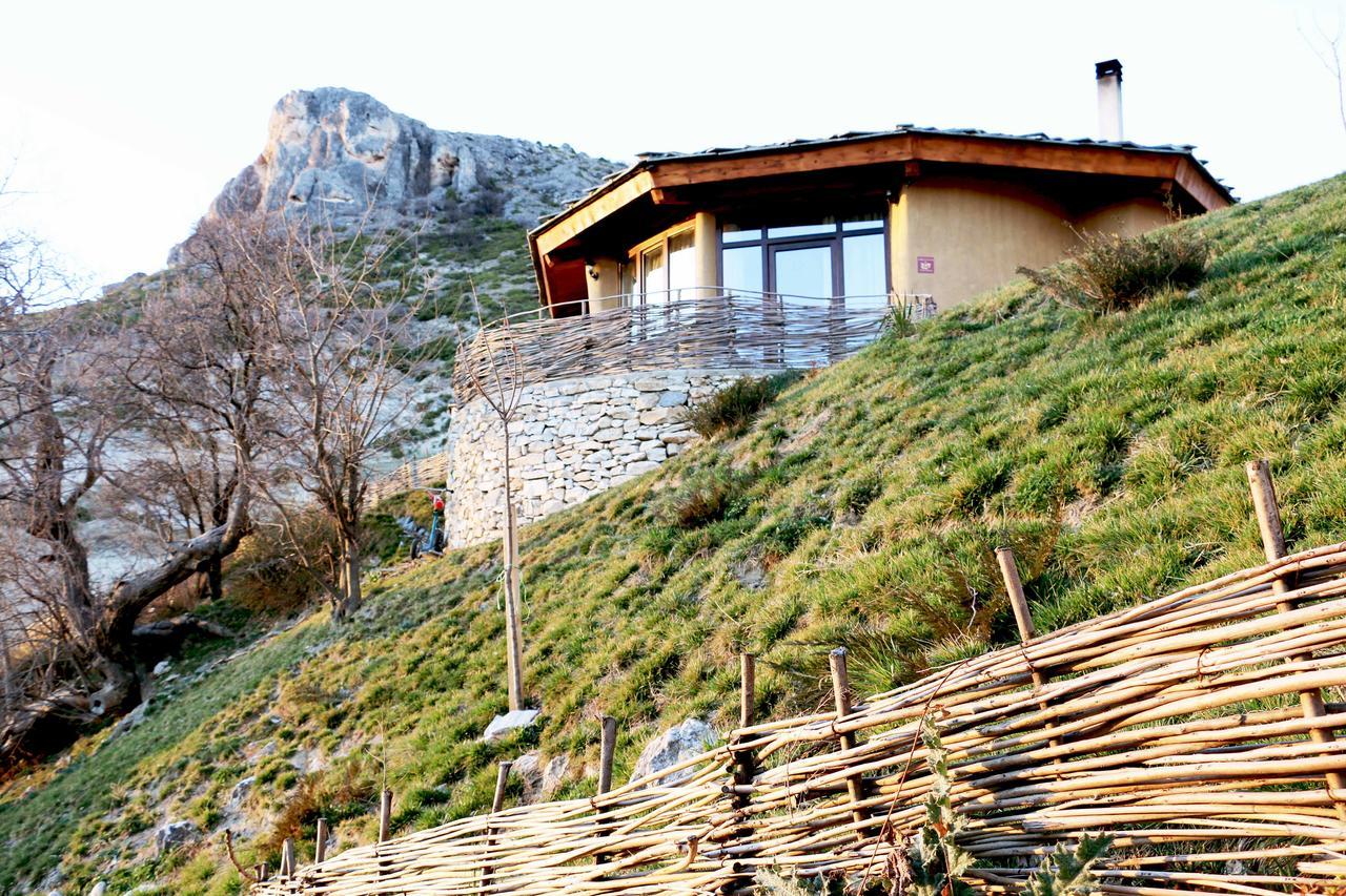 Ilindentsi Eco Village Under The Cliffs מראה חיצוני תמונה