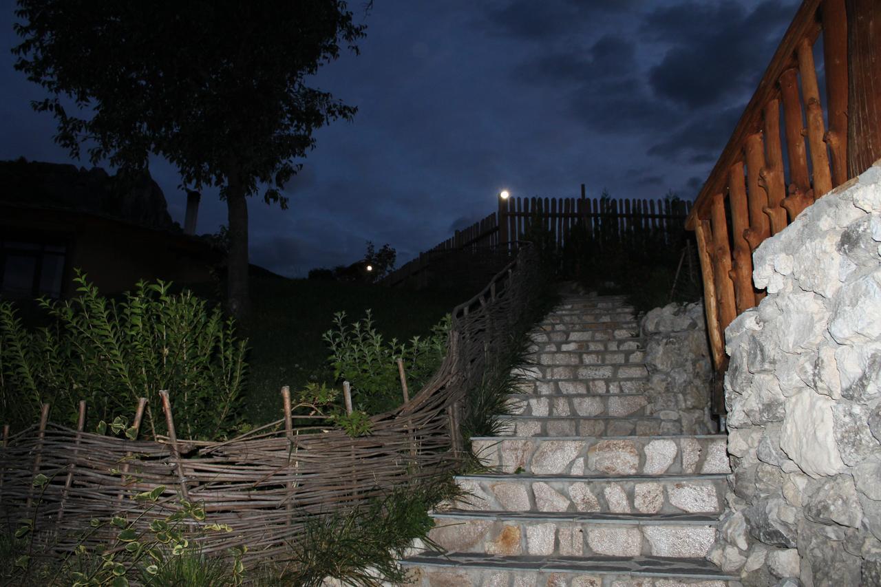 Ilindentsi Eco Village Under The Cliffs מראה חיצוני תמונה