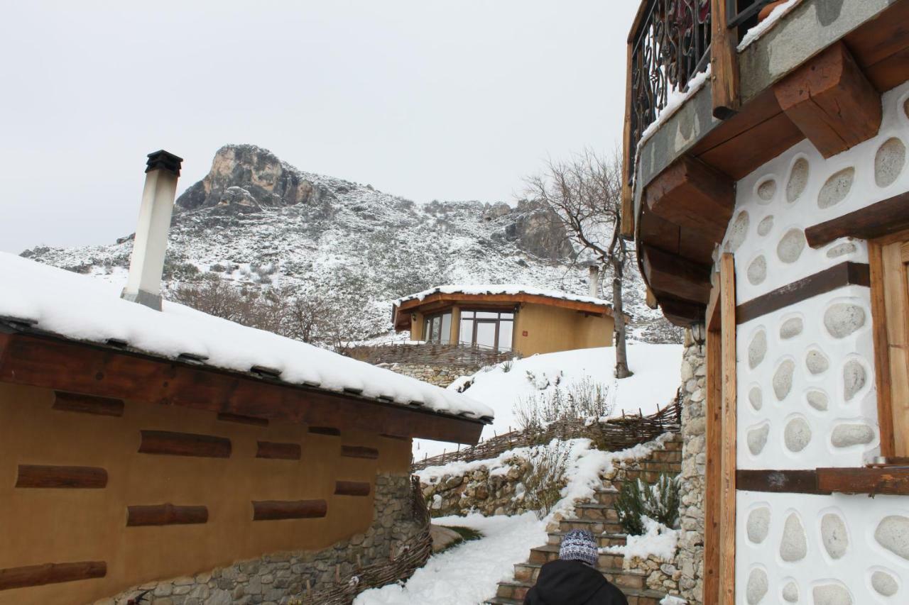 Ilindentsi Eco Village Under The Cliffs מראה חיצוני תמונה