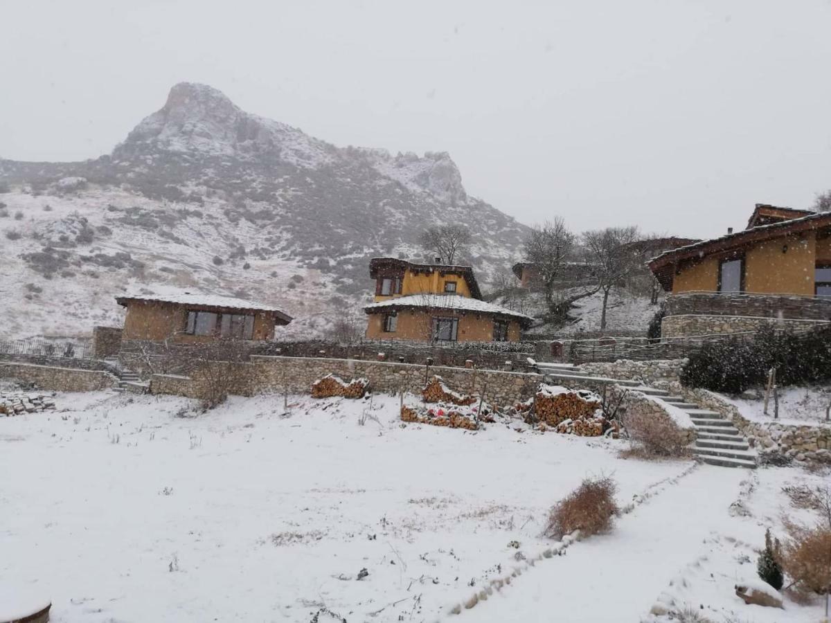 Ilindentsi Eco Village Under The Cliffs מראה חיצוני תמונה